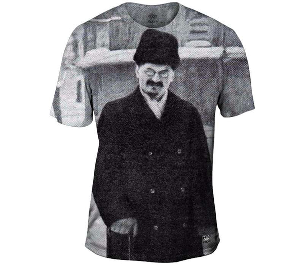 Leon Trotsky In the Russian Snow Mens T-Shirt