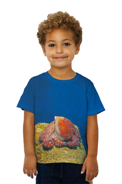 Kids Sitting Octopus Underwater Kids T-Shirt