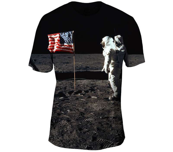 Buzz Aldrin and the U.S. Flag on the Moon Mens T-Shirt