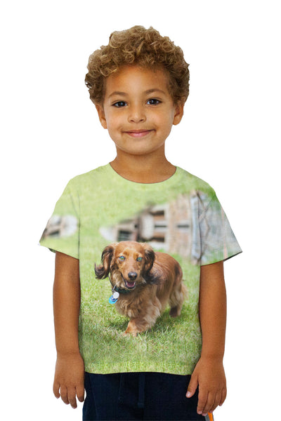 Kids Dachshund Surveys Backyard&nbsp;Kids T-Shirt