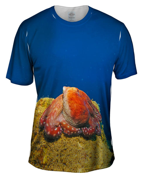 Sitting Octopus Underwater Mens T-Shirt