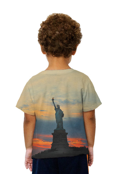 Kids Statue Of Liberty Golden Sunset Kids T-Shirt