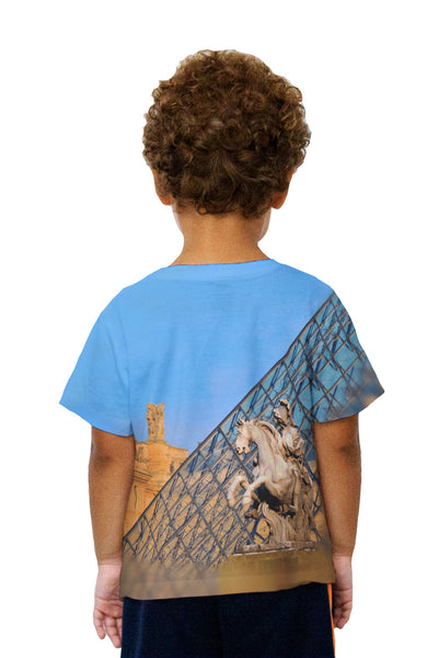 Kids Louvre Statue Rising Kids T-Shirt