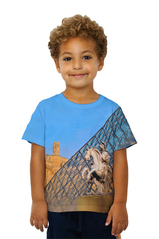 Kids Louvre Statue Rising