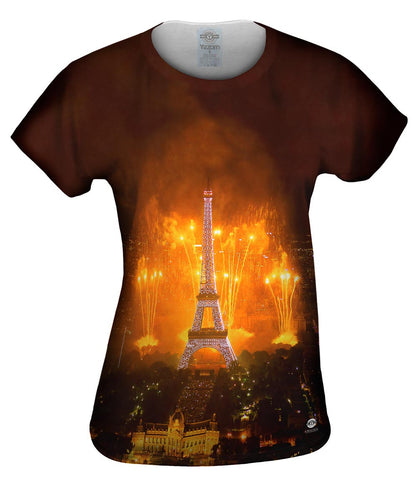 Fireworks Lighting Up Eiffel Tower